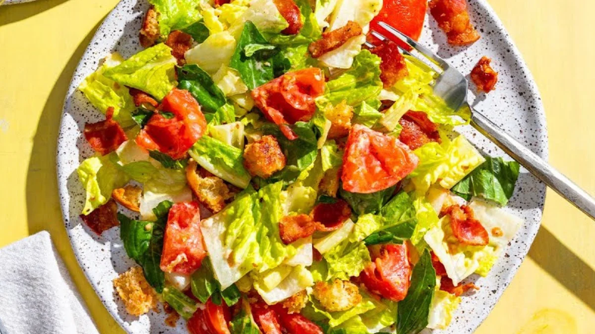 How to Make a Delicious BLT Salad