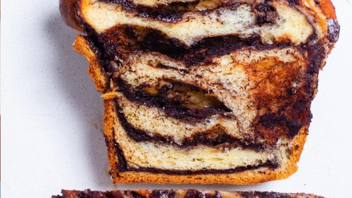 How to Make a Delicious Chocolate Babka